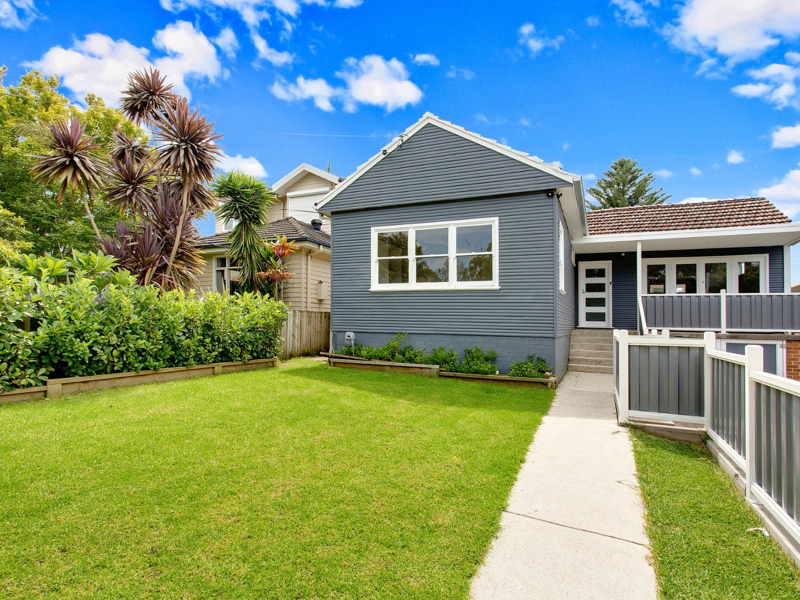 49 Wakehurst Parkway, Seaforth