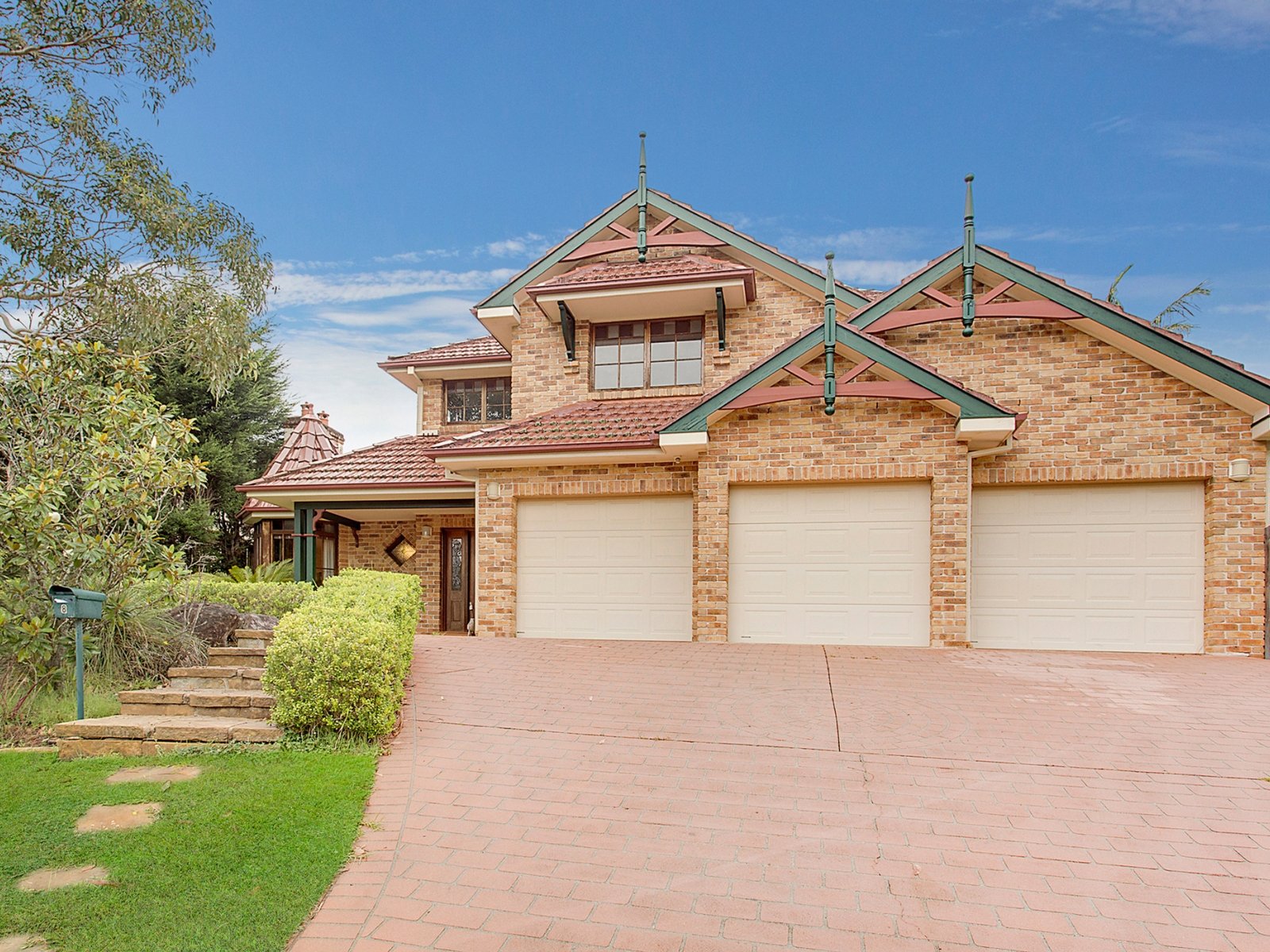 8 Carnarvon Drive, Frenchs Forest