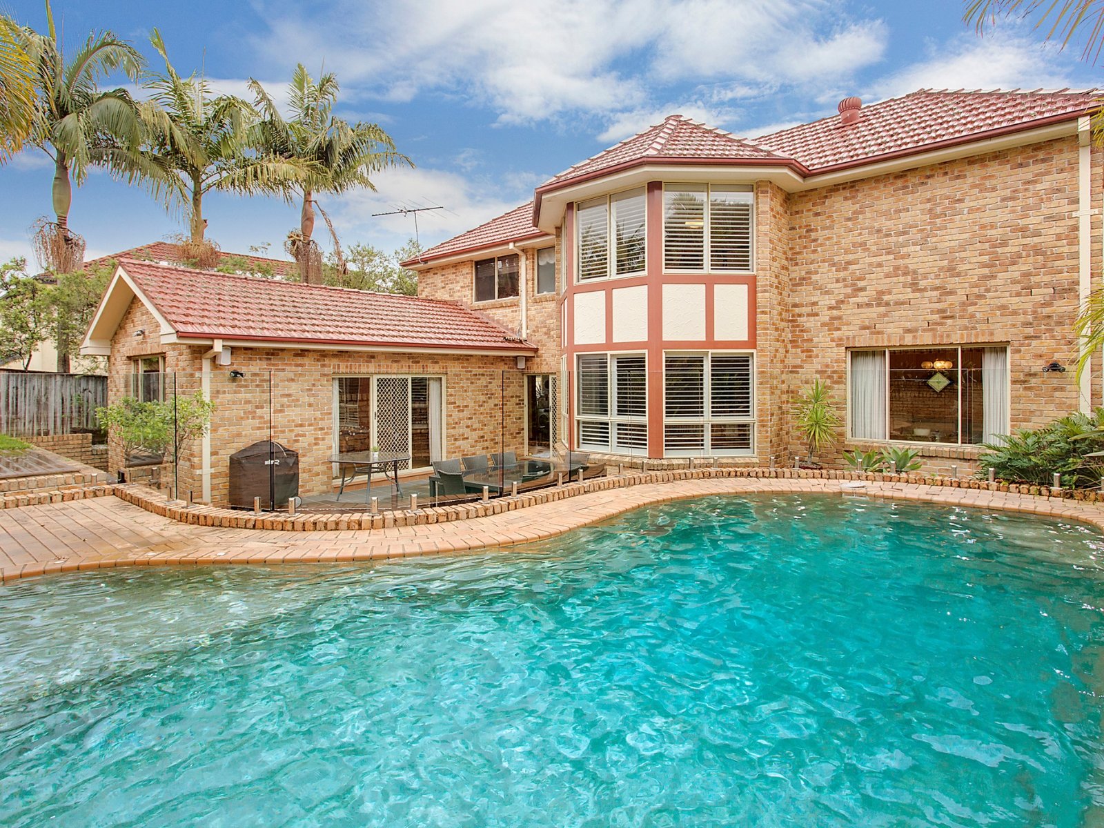 8 Carnarvon Drive, Frenchs Forest
