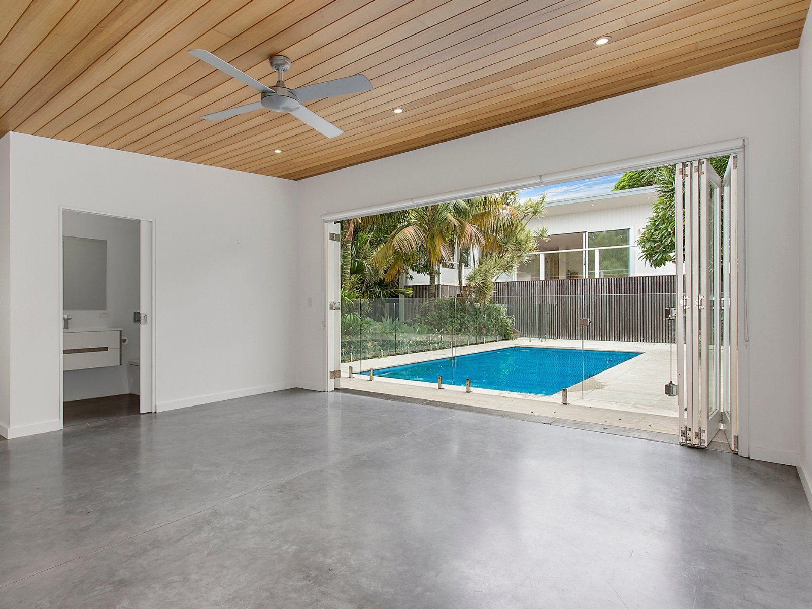 27 Robert Street, Freshwater