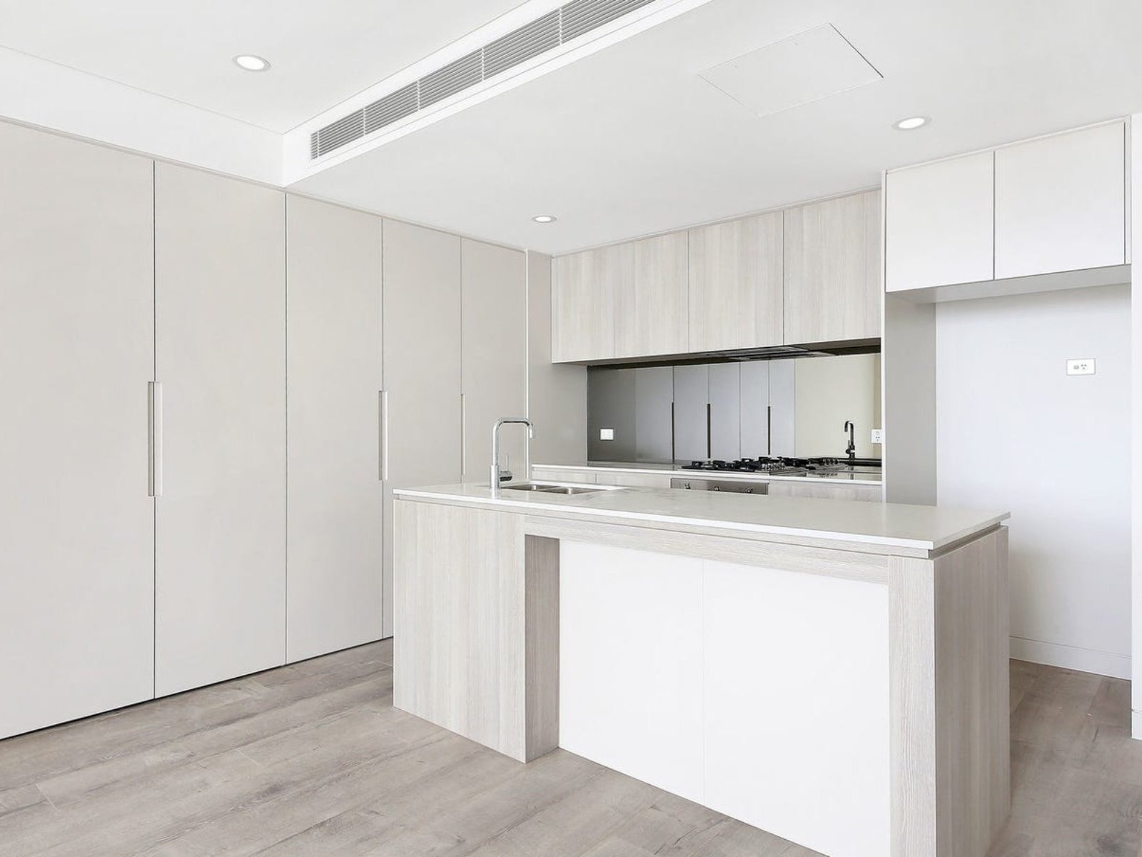 102/152 Military Road, Neutral Bay