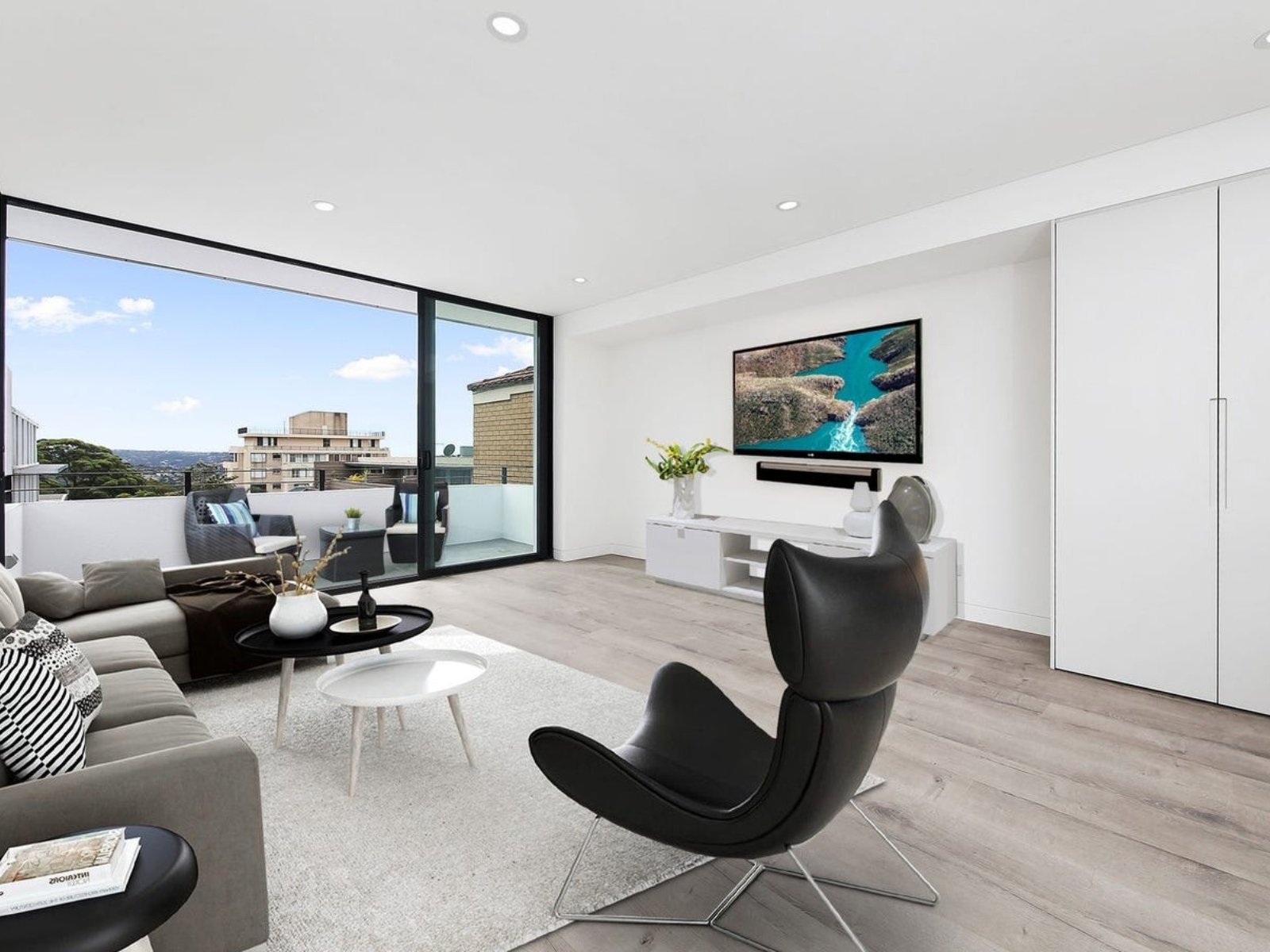 102/152 Military Road, Neutral Bay